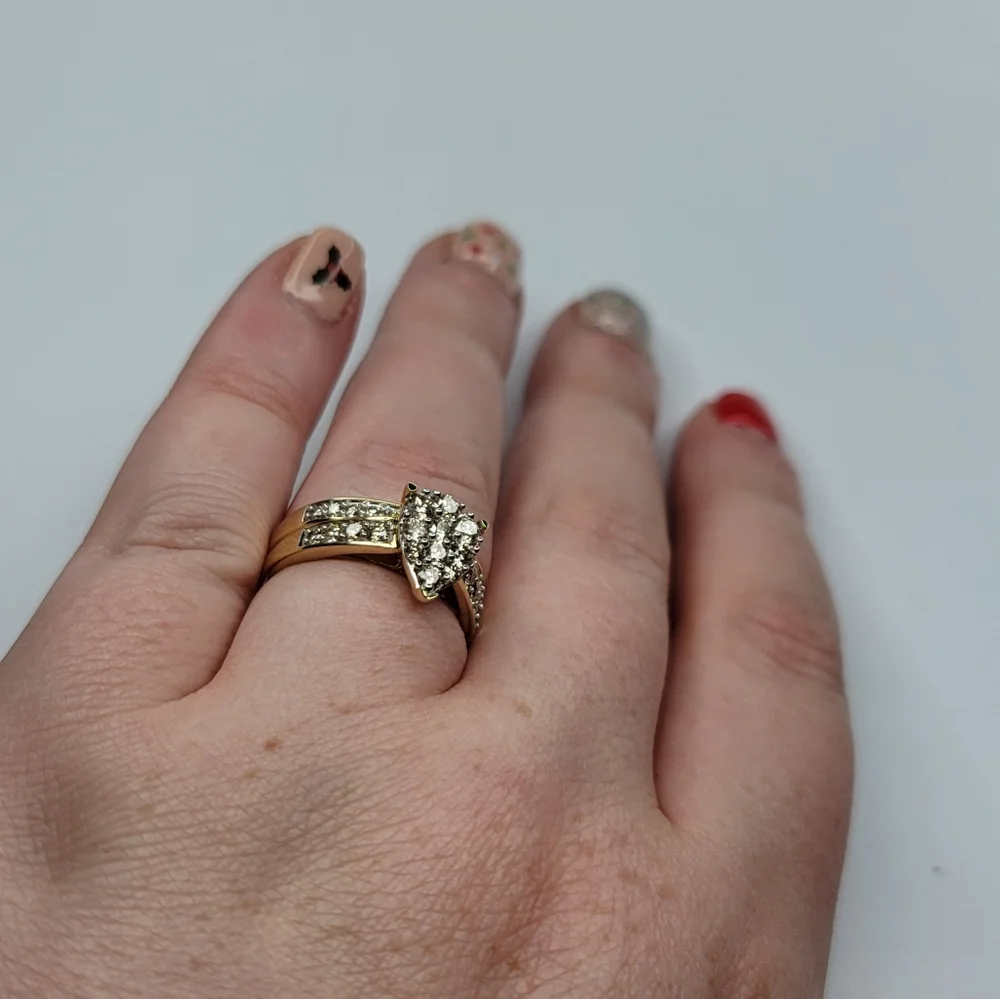 10K Diamond Ring Set - Picture 9 of 16